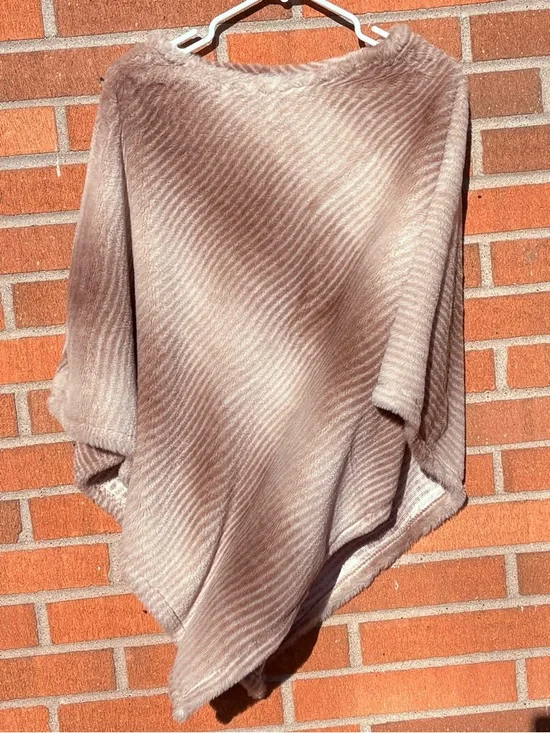Cozy Taupe Ribbed Poncho Sweater - Women's - Picture 3 of 3